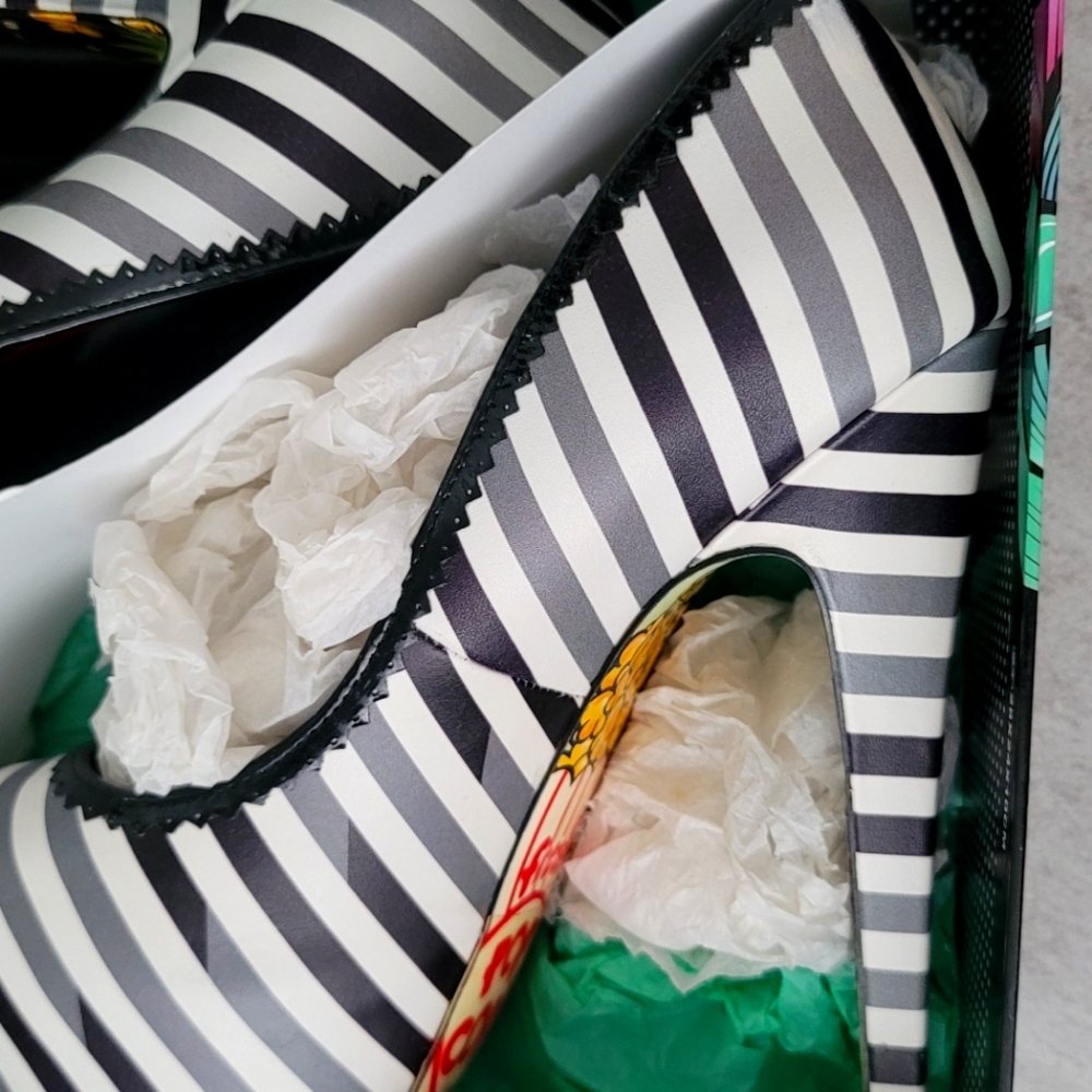 Taylor Says Pop Black/Gray size 9